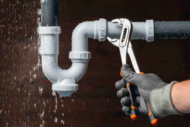 Professional Leak Detection technician working in Highlands, TX